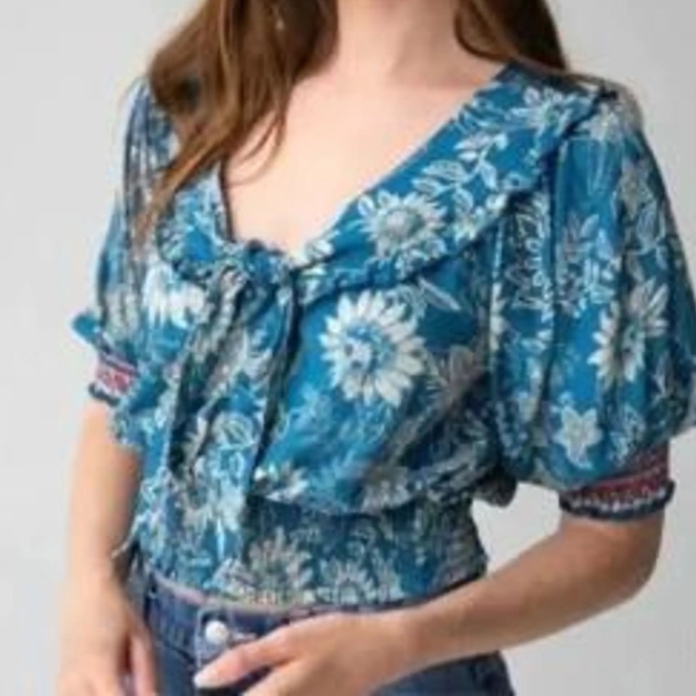 Natural Life Blue Floral Smocked Waist Puff Sleeve Tie Front Blouse Medium‎ dd